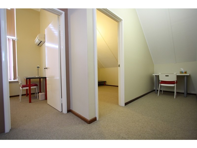 136A Centre Street, Queens Park WA 6107