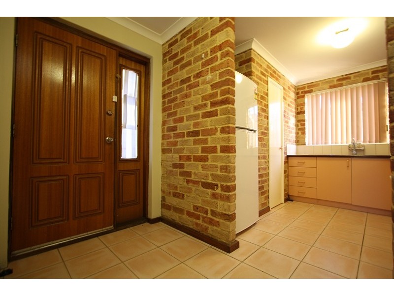 136A Centre Street, Queens Park WA 6107