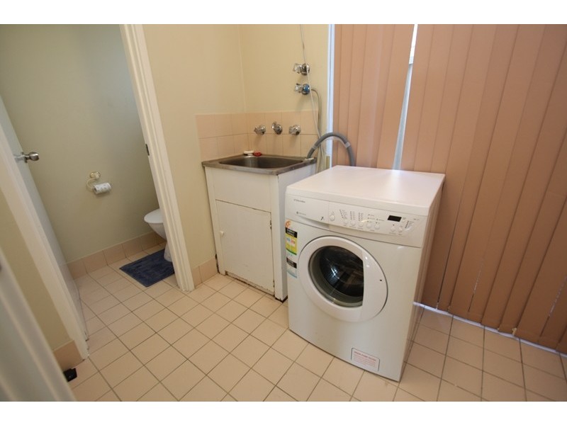 136A Centre Street, Queens Park WA 6107