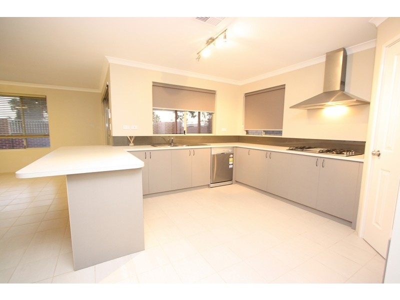 2 Sheldon Street, Piara Waters WA 6112