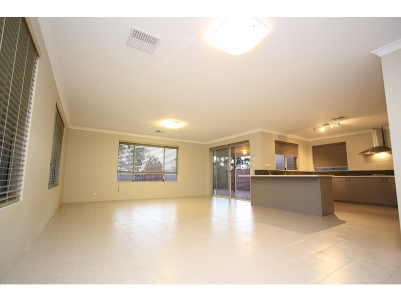 2 Sheldon Street, Piara Waters WA 6112