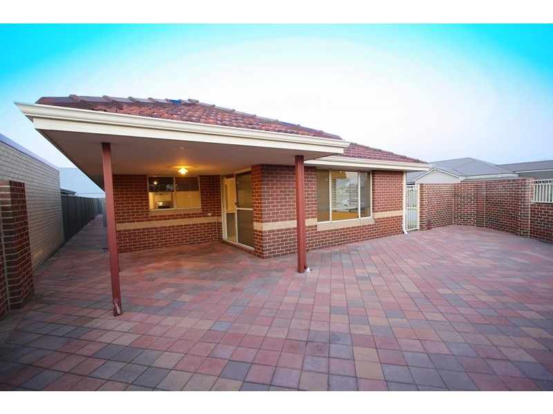 2 Sheldon Street, Piara Waters WA 6112
