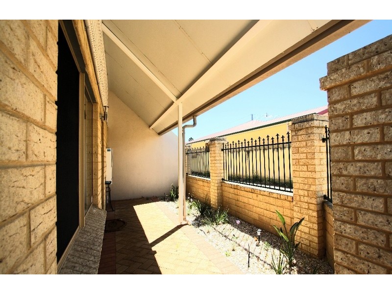 136C Centre Street, Queens Park WA 6107