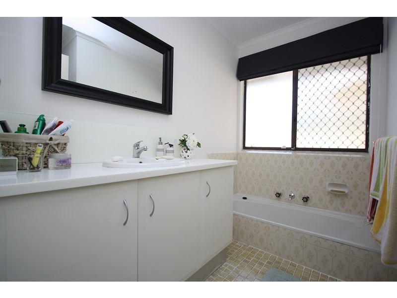 25 McNamara Drive, Thornlie WA 6108