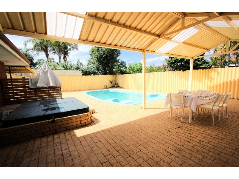 25 McNamara Drive, Thornlie WA 6108