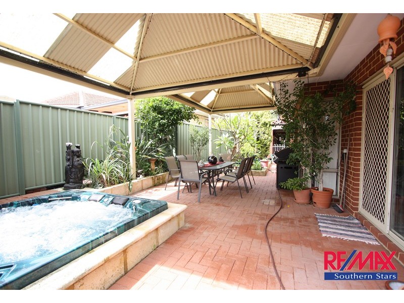 40 Barnsley Street, Queens Park WA 6107