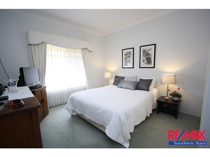 40 Barnsley Street, Queens Park WA 6107