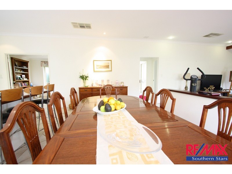 40 Barnsley Street, Queens Park WA 6107