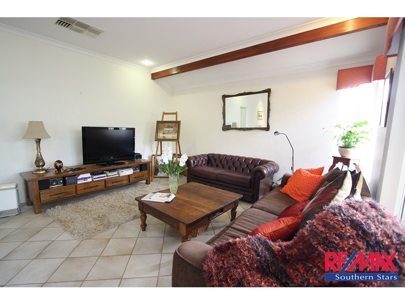 40 Barnsley Street, Queens Park WA 6107