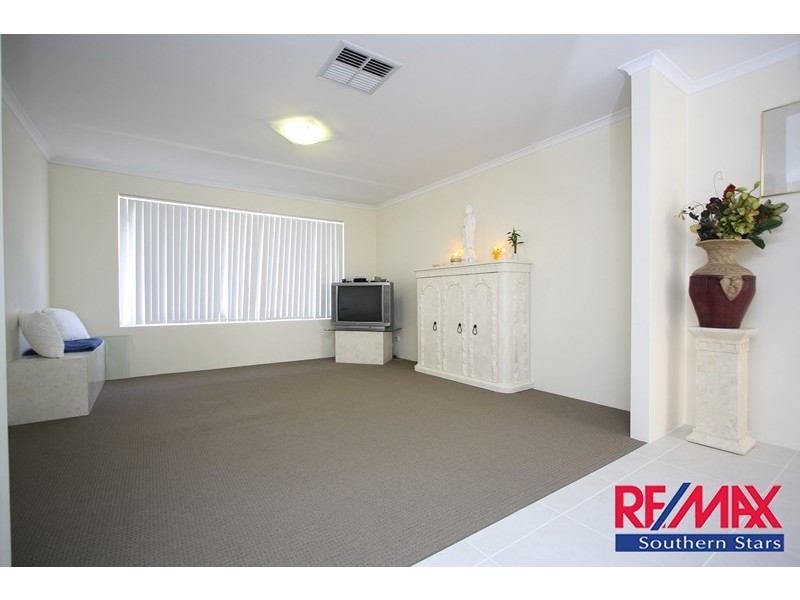 10 Wannell Street, Queens Park WA 6107