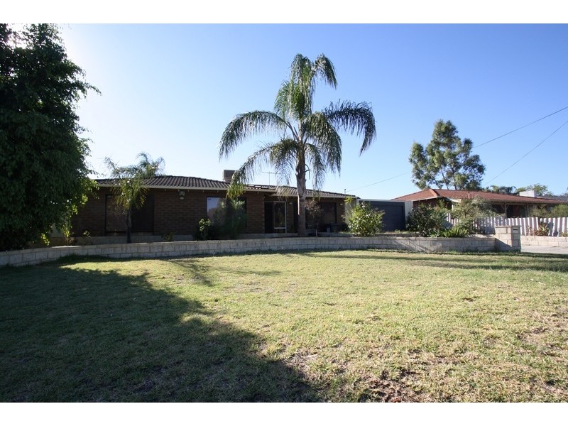 8 Isdell Place, Gosnells WA 6110