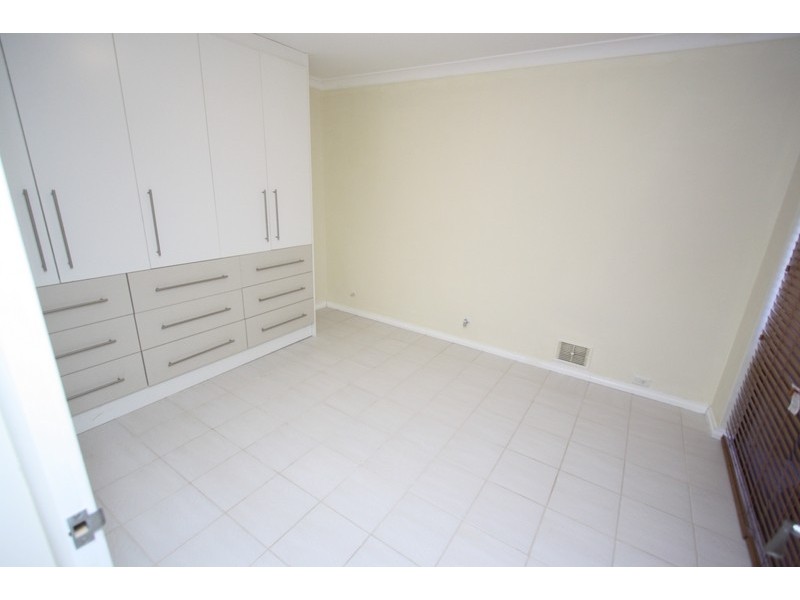 8 Isdell Place, Gosnells WA 6110