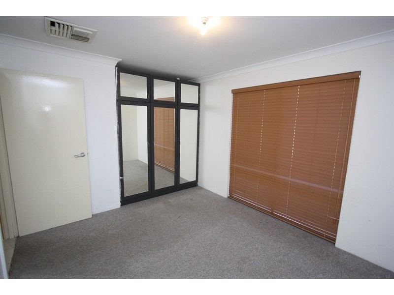 8 Isdell Place, Gosnells WA 6110