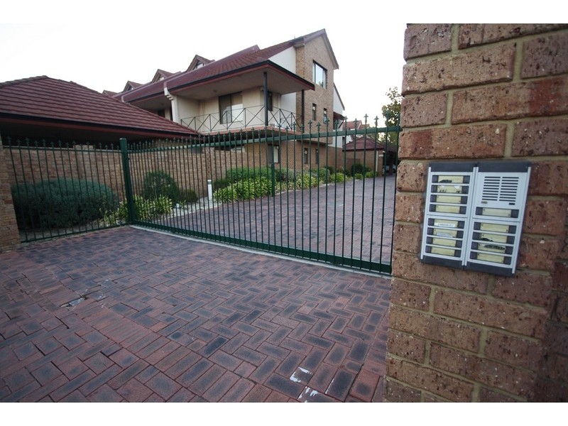 2/20 Gochean Avenue, Bentley WA 6102