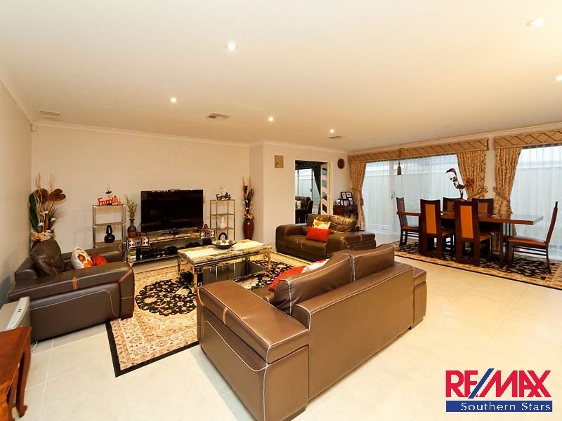 3 Bayonne Corner, Piara Waters WA 6112