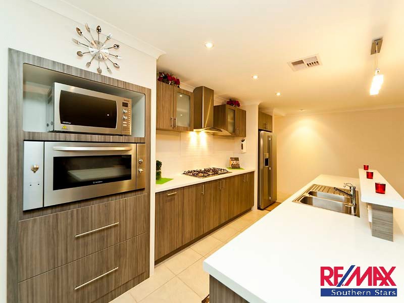 3 Bayonne Corner, Piara Waters WA 6112