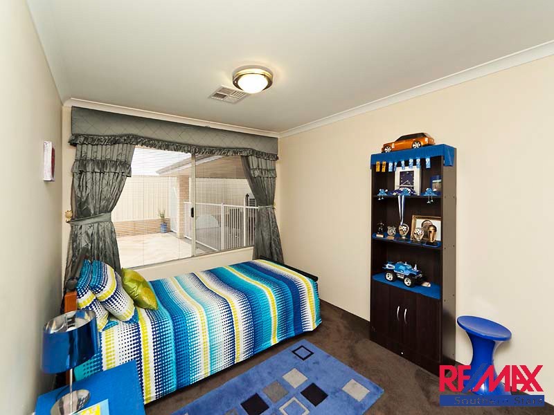 3 Bayonne Corner, Piara Waters WA 6112