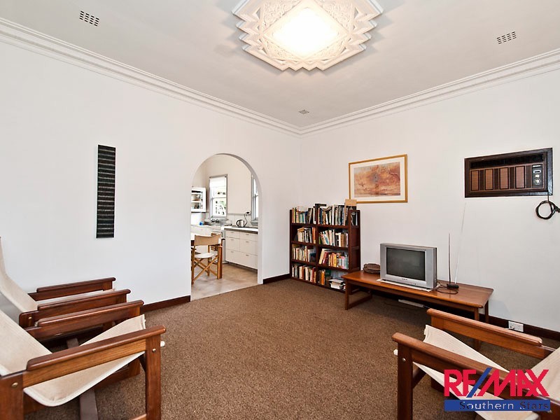 11 Peckham Street, Beckenham WA 6107