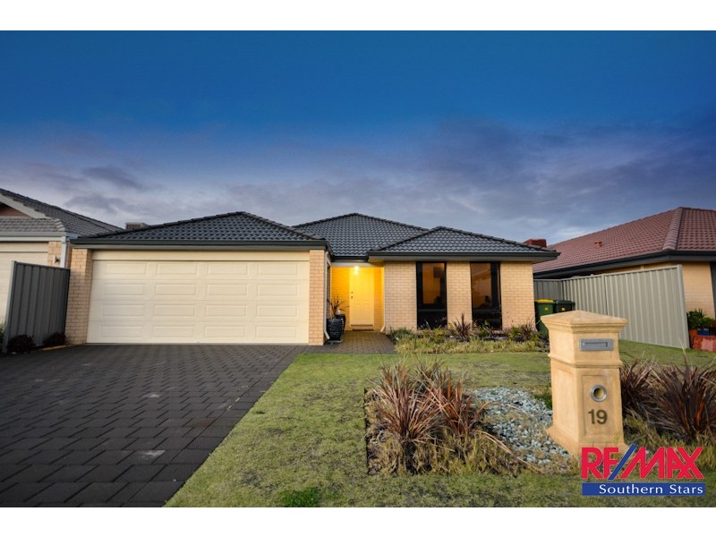 19 Retchford Way, Queens Park WA 6107