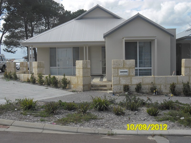 39 Lyon Rd, Atwell WA 6164