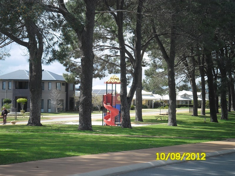 39 Lyon Rd, Atwell WA 6164