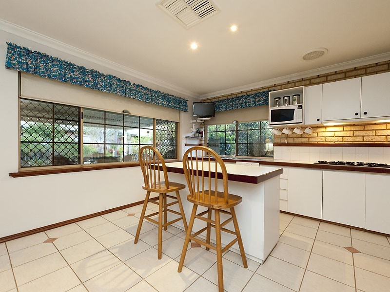 16 Eudanda Place, Cannington WA 6107