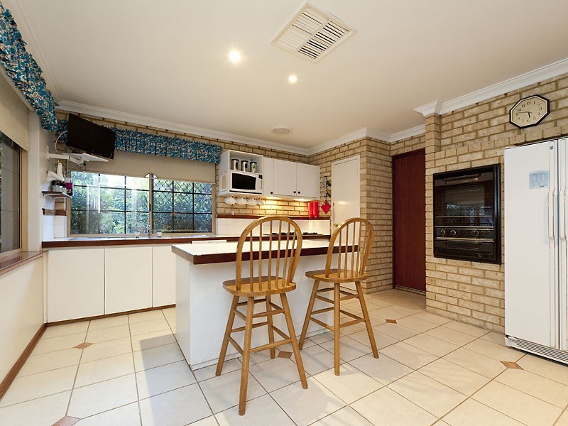 16 Eudanda Place, Cannington WA 6107