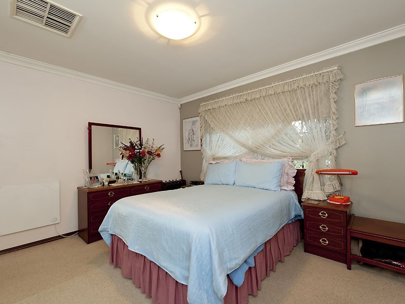 16 Eudanda Place, Cannington WA 6107