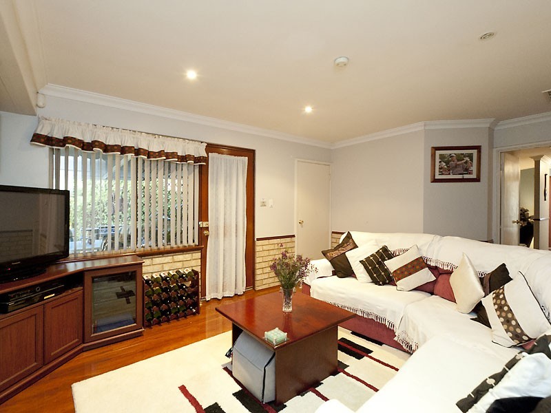 16 Eudanda Place, Cannington WA 6107
