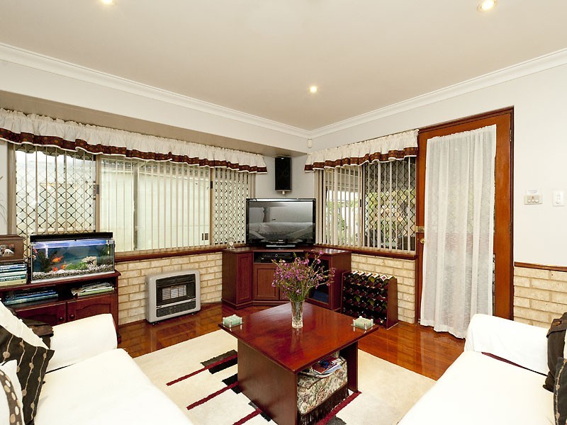 16 Eudanda Place, Cannington WA 6107