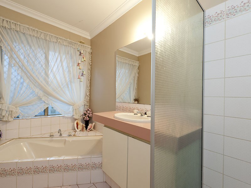 16 Eudanda Place, Cannington WA 6107