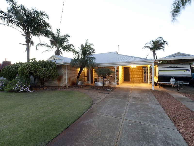 16 Eudanda Place, Cannington WA 6107