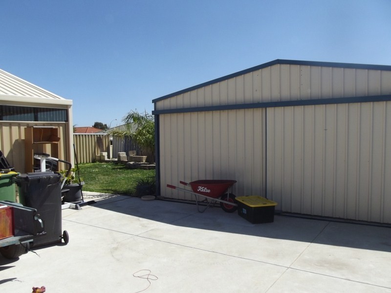 17 Lakewook Cove, Kenwick WA 6107