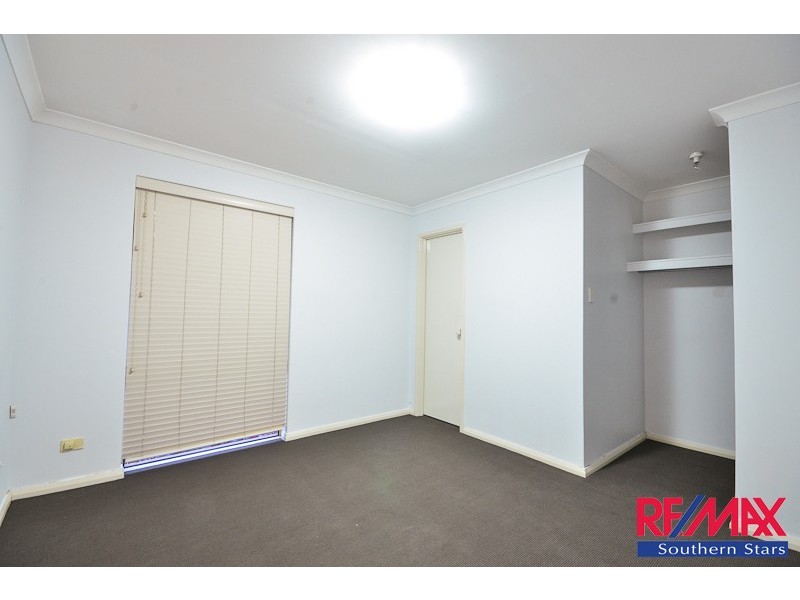 5 Mary Mackillop Glen, Queens Park WA 6107