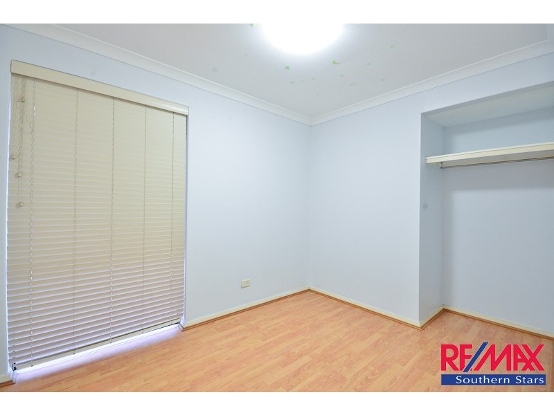 5 Mary Mackillop Glen, Queens Park WA 6107