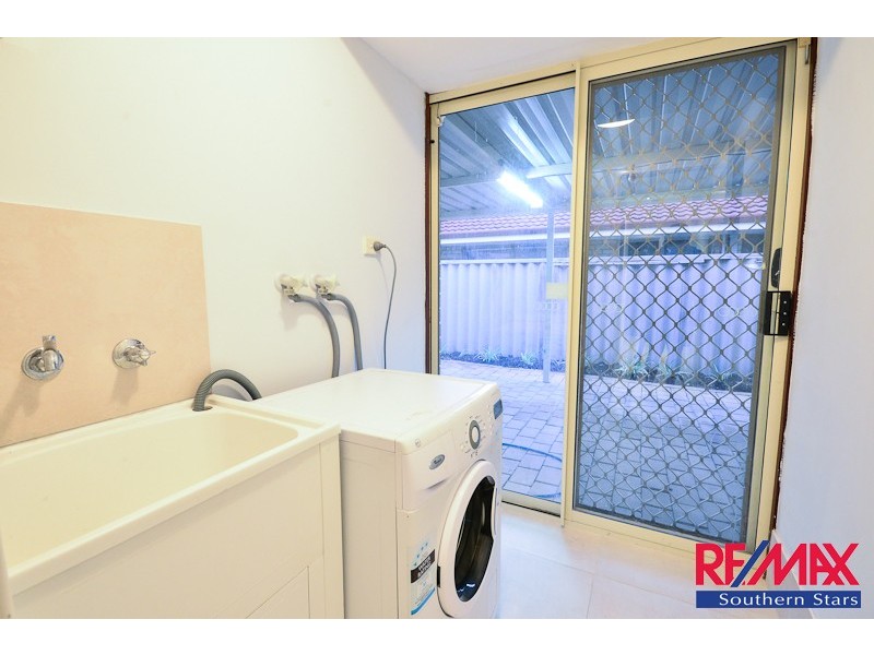 5 Mary Mackillop Glen, Queens Park WA 6107