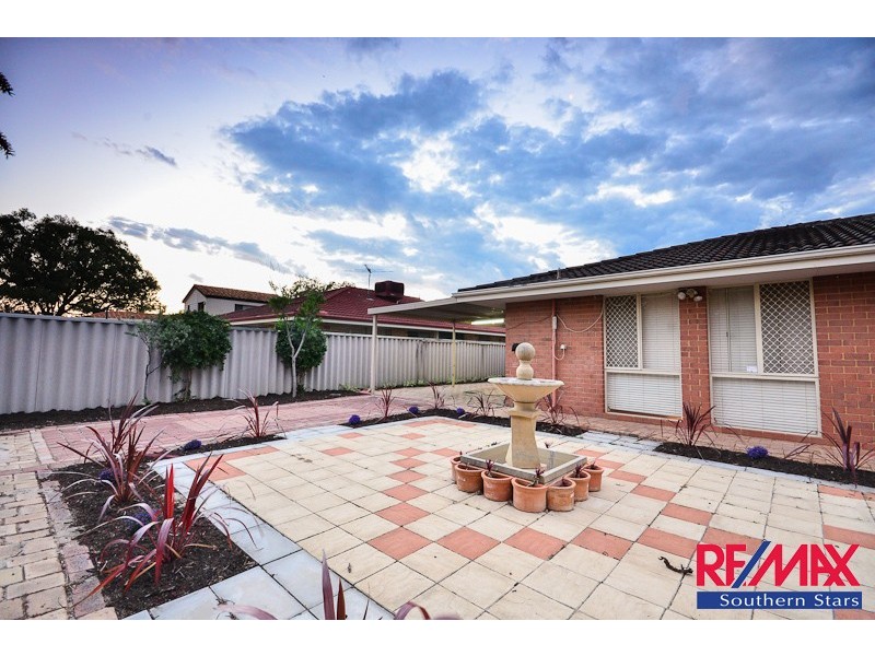 5 Mary Mackillop Glen, Queens Park WA 6107