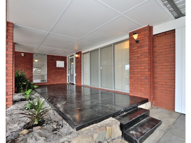 19 Hughenden Drv, Thornlie WA 6108