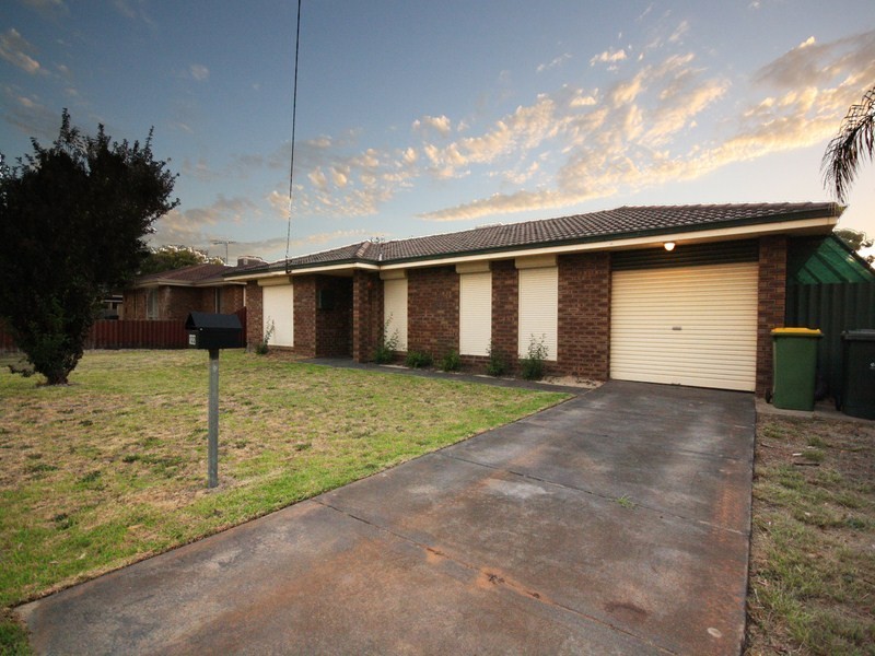 122 Berkshire Road, Forrestfield WA 6058