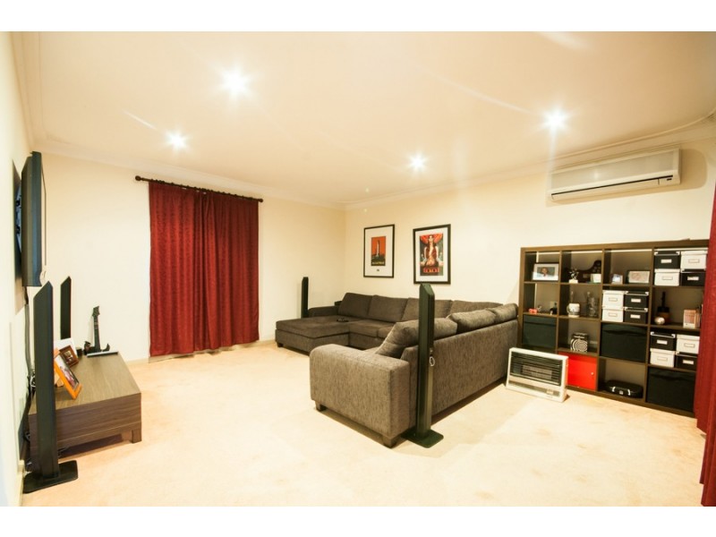 39 Centre Street, Queens Park WA 6107
