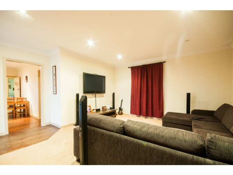 39 Centre Street, Queens Park WA 6107