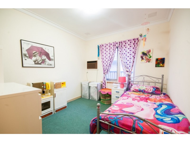 39 Centre Street, Queens Park WA 6107