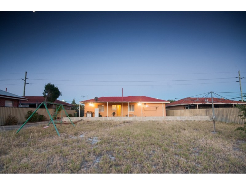 39 Centre Street, Queens Park WA 6107