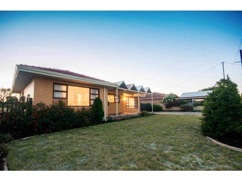 39 Centre Street, Queens Park WA 6107