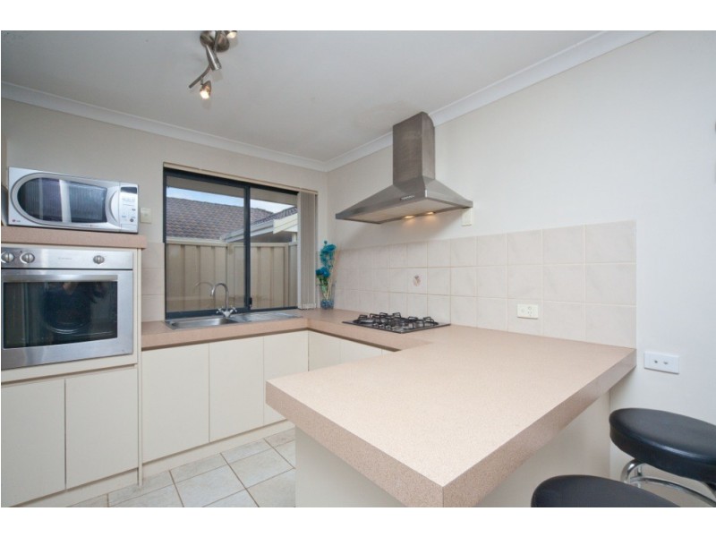 1/11 Norbertine Close, Queens Park WA 6107