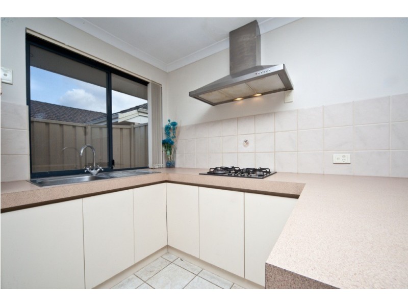 1/11 Norbertine Close, Queens Park WA 6107