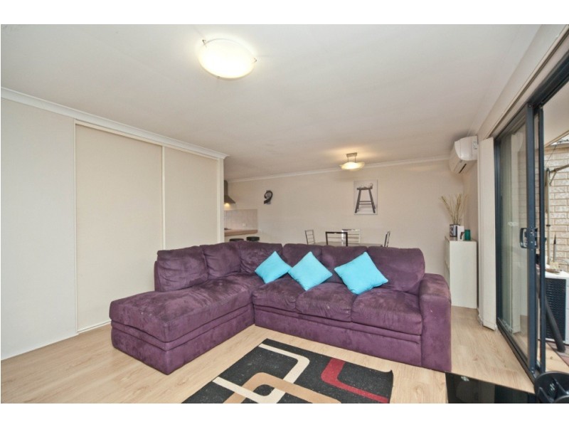 1/11 Norbertine Close, Queens Park WA 6107