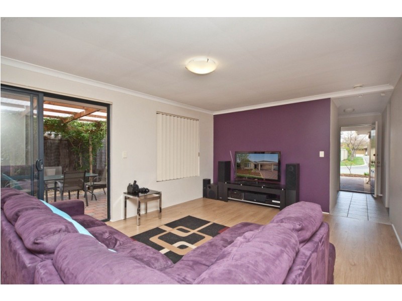 1/11 Norbertine Close, Queens Park WA 6107