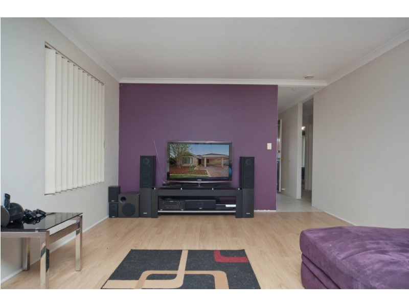 1/11 Norbertine Close, Queens Park WA 6107