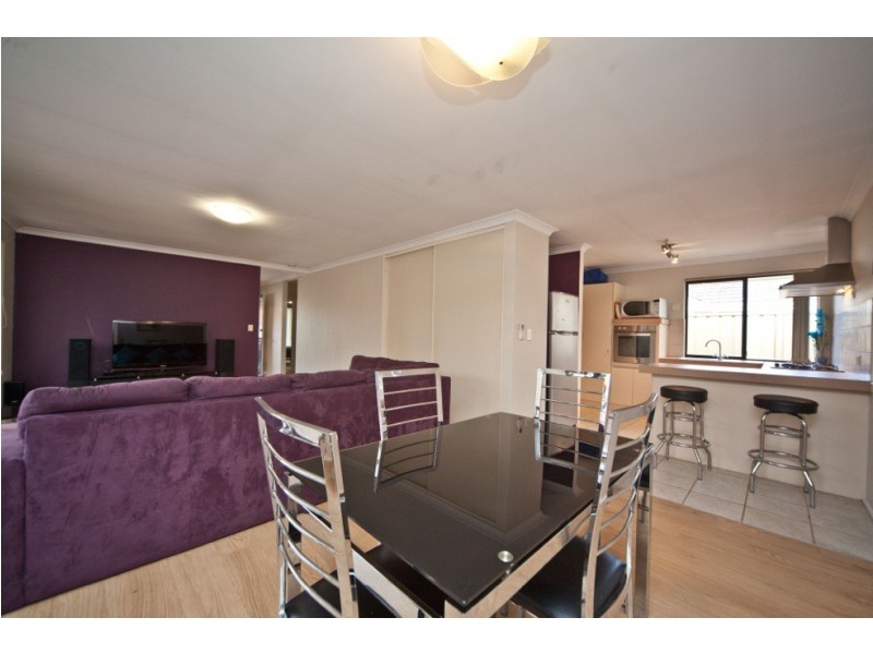 1/11 Norbertine Close, Queens Park WA 6107